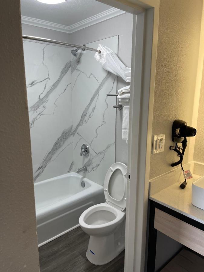 Mainstay Suites Florence Bagian luar foto