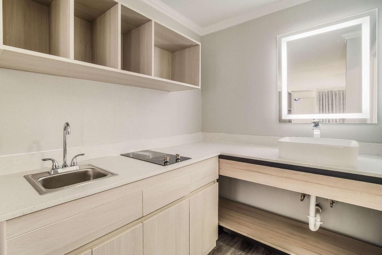 Mainstay Suites Florence Bagian luar foto
