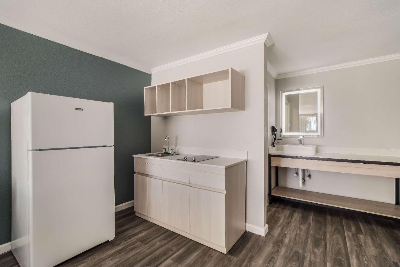 Mainstay Suites Florence Bagian luar foto