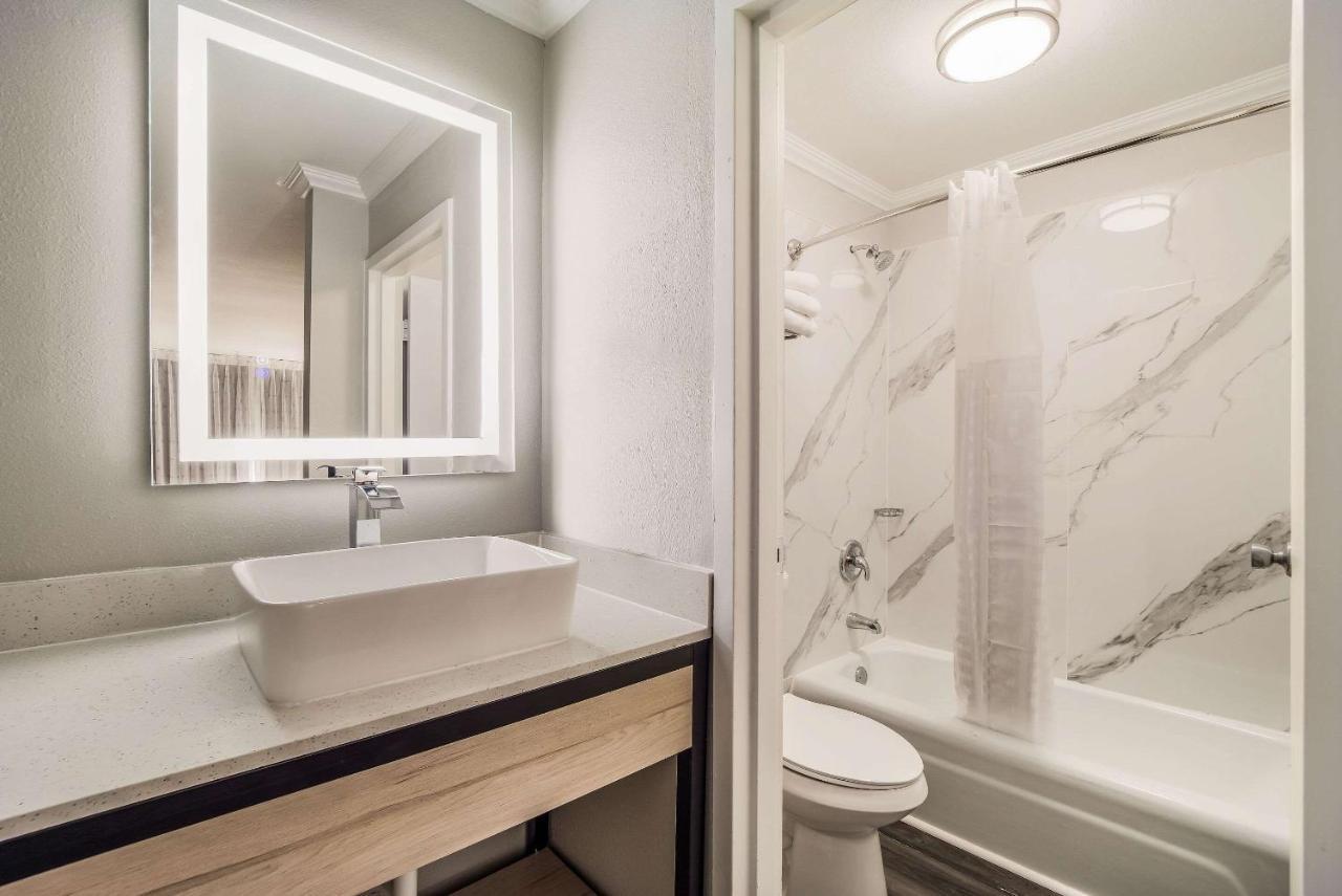 Mainstay Suites Florence Bagian luar foto