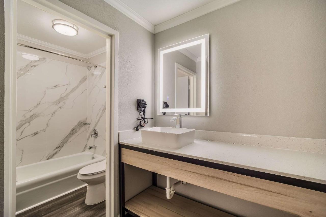 Mainstay Suites Florence Bagian luar foto