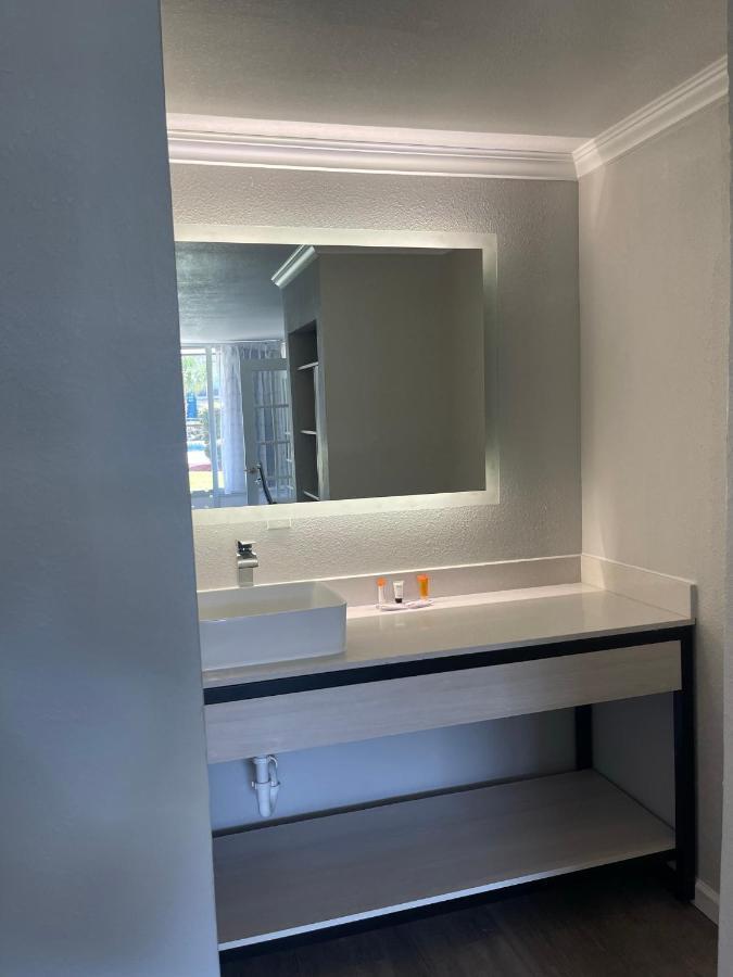 Mainstay Suites Florence Bagian luar foto